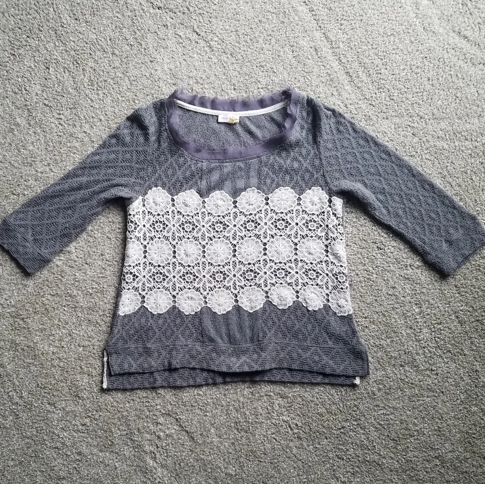 Anthropologie Meadow Rue open knit sweater top in grey with white floral lace - Picture 3 of 12